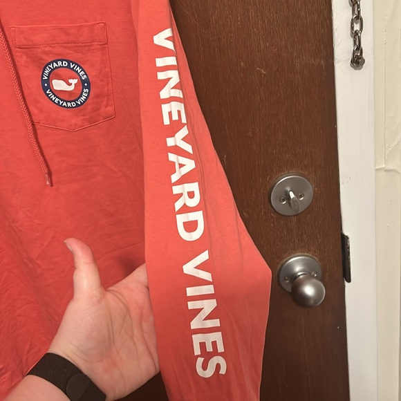 NWOT Vineyard Vines Long Sleeve Graphic Hoodie - Picture 5 of 6